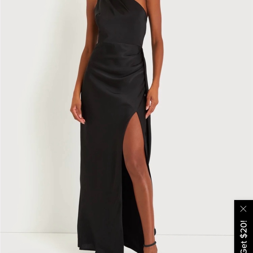 Lulu's Chic Black One-Shoulder Gown